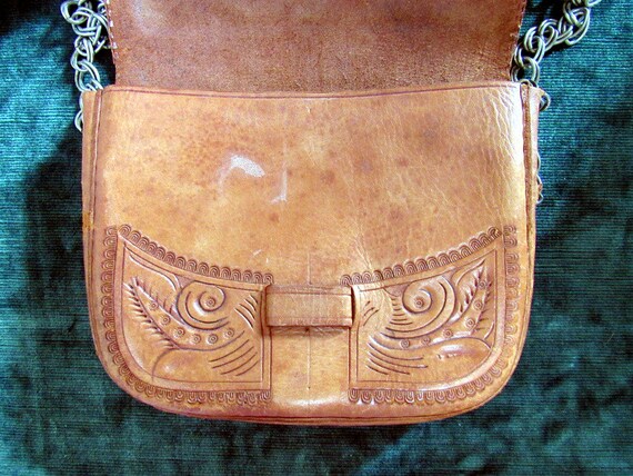 Tooled Leather 1970s Vintage Shoulder Bag - image 3