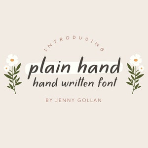 Puede incluir: Un diseño gráfico que presenta la fuente manuscrita "plain hand". El diseño incluye acentos florales y el texto "INTRODUCING" arriba y "hand written font" y "BY JENNY GOLLAN" abajo, todo en una paleta de colores suaves.