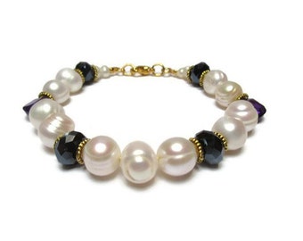 Pearl bracelet / White bracelet /  Wedding bracelet /