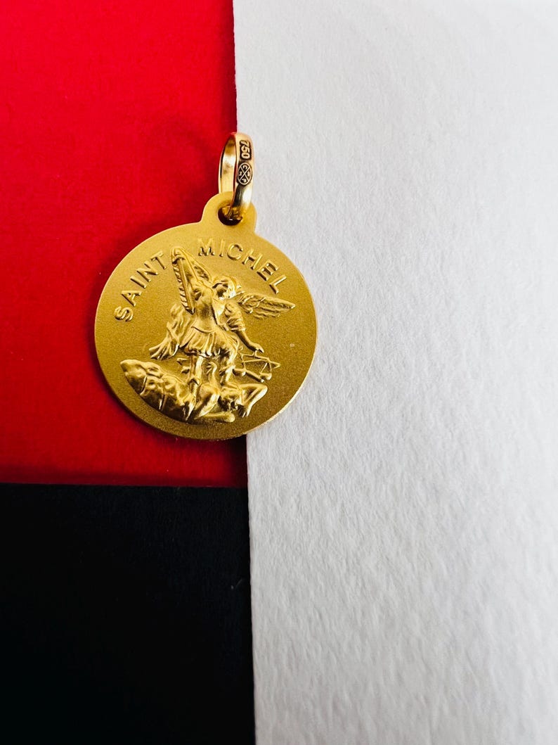 Colgante Saint Michel de oro amarillo macizo de 18 quilates y 750 % imagen 8