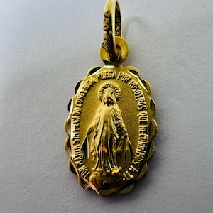 18k 750% Solid Yellow Gold Pendant Miraculous Virgin