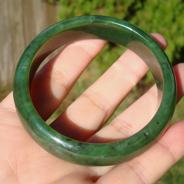 Beautiful Canadian BC Bright Green Jade  Bangle Bracelet 57.5 MM