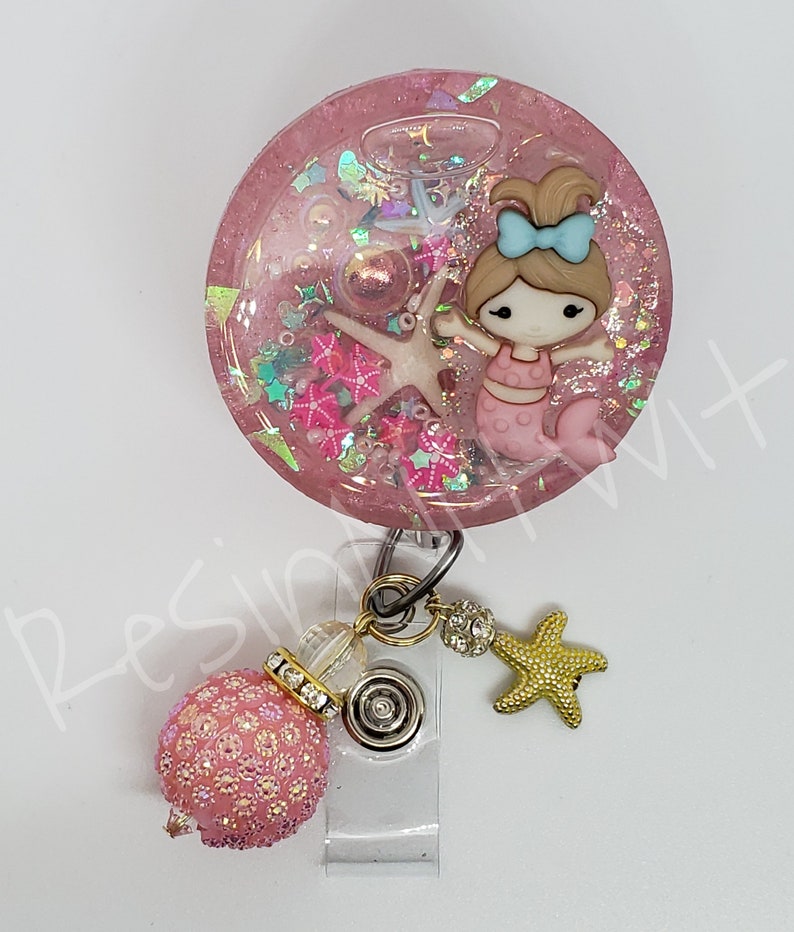 Mermaid and starfish circle shaker badge reel
