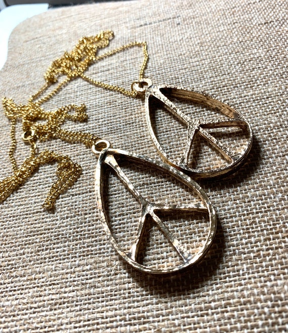 Vintage Peace Sign Pendant Necklace Goldtone Gem
