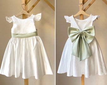 Satin Blumenmädchen Kleid, Spitze Satin weiße Spitze Tüll Mädchenkleid, Baby Satin Spitze Blumenmädchen Kleid, rustikale Blumenmädchen Kleid, Kommunion Kleid