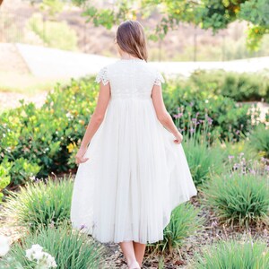 White Lace flower girl dress, Bohemian Boho Flower girl, Ivory Tulle Girls Dress, Lace flower girl dress, Communion dress, Baptism Dress imagem 4