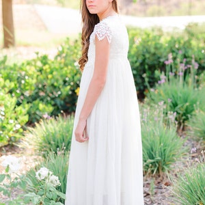 White Lace flower girl dress, Bohemian Boho Flower girl, Ivory Tulle Girls Dress, Lace flower girl dress, Communion dress, Baptism Dress imagem 3