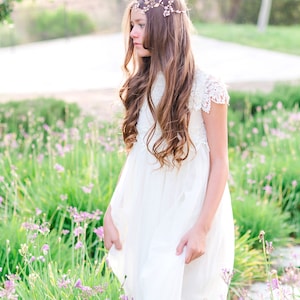 Biała koronkowa sukienka dla dziewczynki z kwiatami, Boho Boho Flower Girl, kość słoniowa tiulowa sukienka dla dziewczynek, koronkowa sukienka dla dziewczynki z kwiatami, sukienka komunijna, sukienka do chrztu zdjęcie 7