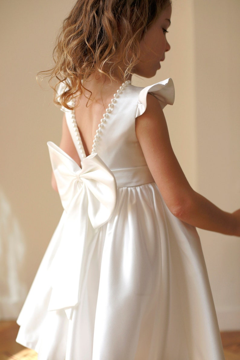Vestido de niña de flores satinado, vestido de niña de tul de encaje blanco satinado de perlas, vestido de niña de flores de raso bebé, vestido de niña de flores rústico, vestido de comunión imagen 1