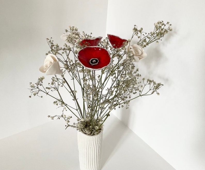 Bouquet et vase trois coquelicots et trois fleurs blanches en céramique fait main image 8