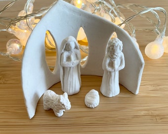 Crèche miniature en porcelaine nativité réalisée main