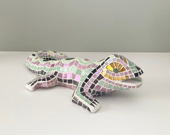 Sculpture : Lézard en mosaïque 3D rose et vert pâle fait main