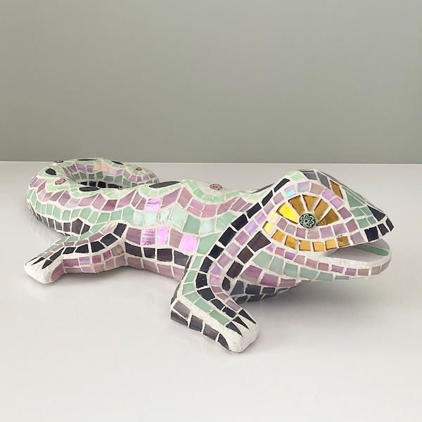 Sculpture : Lézard en mosaïque 3D rose et vert pâle fait main