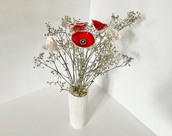 Bouquet et vase trois coquelicots et trois fleurs blanches en céramique fait main