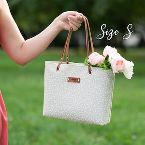 Personalized Tote Bag, Bachelorette Party Tote, Garden flower gift Wedding Welcome Bag, Custom Bridesmaid Tote, Bridal Party Bag, Bridesmaid