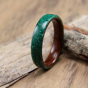 Santos Rosewood with Malachite Overlay - Handcrafted Bentwood Wooden Ring