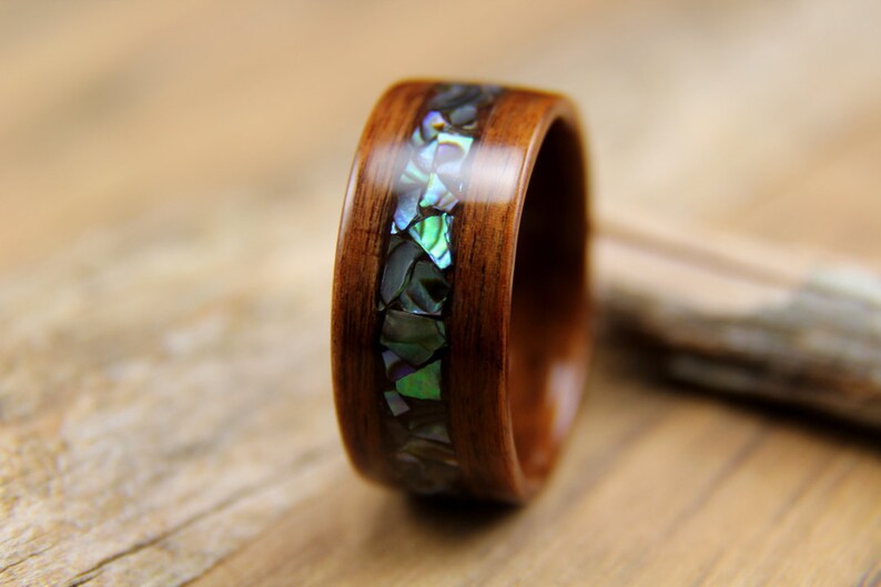 Anillo Santos Rosewood Bentwood con incrustación de concha de Paua imagen 3