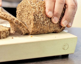 Bread cutting board - sturdy kitchen board with non-slip feet, cutting board, wooden board with rubber feet, maple board, solid wood board