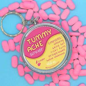 Bauchschmerzen Survivor Pill Case - Niedlicher 3-Wege-Teiler mit Schlüsselbund für die Organisation von Medikamenten für unterwegs für Reisen für Mädchen