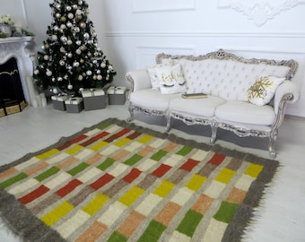Hand Loomed Wool Rug: Scandinavian Shaggy Design (85x70")