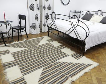 Handwoven Striped Wool Area Rug: Rustic Scandinavian Decor (225x175cm)