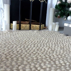 Handmade Wool Lizhnyk Rug: Bohemian Bedroom Accent, 5x8