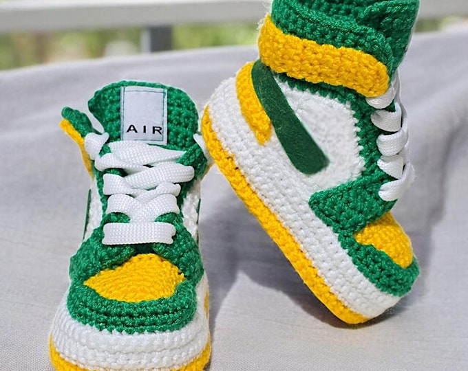 Crochet Baby Jordan Booties in Oakland Colors | Custom Newborn Gift | Wool Unisex Kids Sneakers | Basketball Baby Gift | Gender-neutral Gift