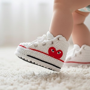 Converse Style Soft Wool Booties, Crochet Newborns Sneakers, Welcome Home Baby Gift Set, Personalized White Boy Boots, Girl Baby Shower Gift