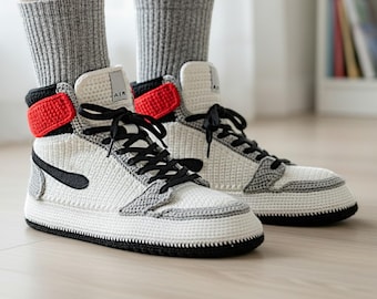 Jordan-Stil Häkelhausschuhe Rauchgrau, Unisex High-Top Hausschuhe, Rutschfeste Strick-Sneaker, Geschenk für Sneaker-Fans