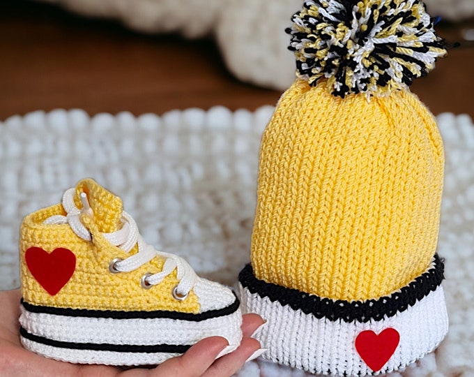 Hand-Knitted Yellow Baby Booties Pom-Pom Beanie Set, Organic Newborn Outfit - Gender-Neutral Soft Sole Crib Shoes 0-6 Months