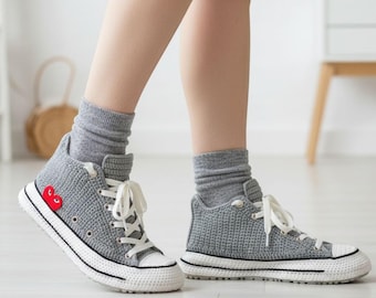 Gehäkelte Sneaker Hausschuhe Unisex, Handgemachte Pantoffeln, Geschenk für Basketball Fans, Bequeme Hausschuhe, Atmungsaktiv