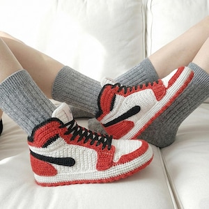 Gehäkelte Sneakers-Hausschuhe, individuelle Kicks, Retro-High-Top, Sneakerhead-Geschenke, trendige urbane Streetwear für Männer und Frauen