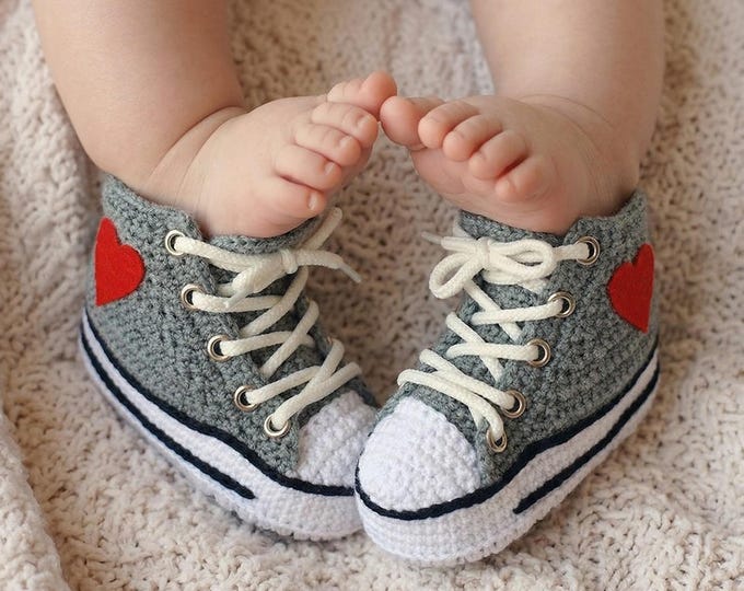 Crochet Baby Booties Sneaker Handmade Knit Baby Shoes Newborn Canvas Style First Walker Felt Sole Red Heart Infant Baby Shower Gift