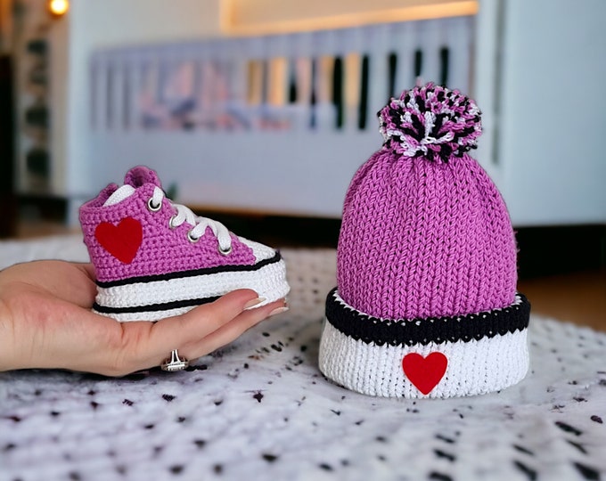 Custom Crochet Lilac Baby Booties and Beanie Set - Gender Neutral Newborn Gift - Organic Baby Outfit - Personalized Baby Shower Gifts