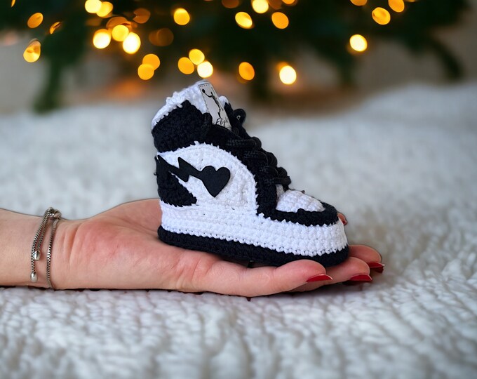 Crochet Baby Basketball Sneakers Booties, Custom Newborn Gift, Soft Sole White and Black Baby Shoes, Cozy Infant Outfit, Welcome Baby Gifts