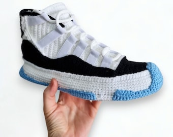 Baskets tricotées AJ11, chaussures de basketball rétro, chaussons kicks personnalisés au crochet, streetwear montant pour les fans de baskets, cadeaux rares personnalisés