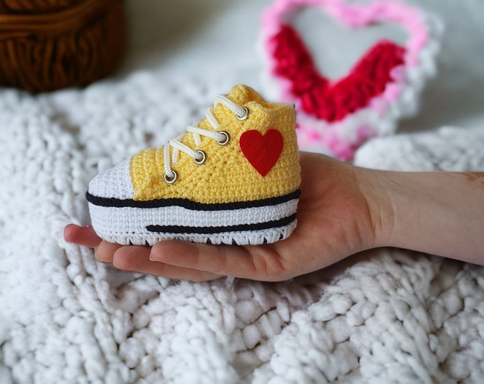 Yellow Crochet Baby Converse-style Sneakers, Gender-Neutral Newborn Booties, Custom Baby Shower Gift, Baby Photography, Gender Reveal Gifts