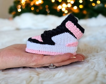 Pink Crochet Baby Sneaker Booties, Retro Basketball Newborn Socks, Customizable Knit Shoes, Baby Shower Gift, Anti-Slip Sole Shoes Infants