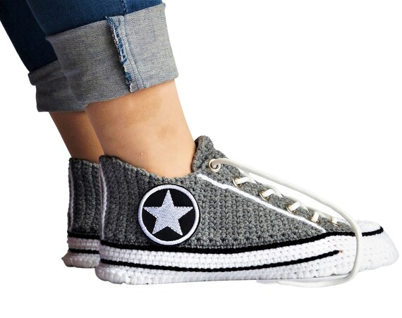 Grijze Converse geborduurde sneakers gehaakte slippers - Etsy België