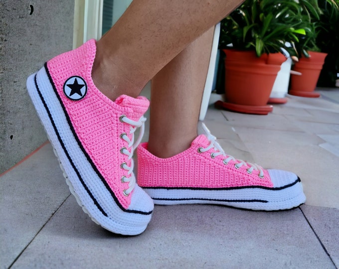 Stylish Pink Crochet Shoes - Winter Warm Sneaker Slippers - Bespoke Knitwear for Comfy Indoor Sneakers - Customizable Woolen Canvas Footwear
