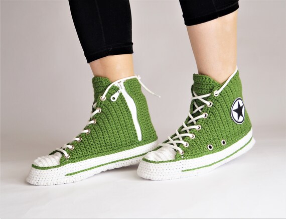gestrickte grüne Converse Pantoffeln für Männer und Frauen, Converse Style Hausschuhe für den Hausgebrauch, klassische Farbe hoch oben grün. gestrickte grüne Converse Pantoffeln für Männer und Frauen, Converse Style Hausschuhe für den Hausgebrauch, klassische Farbe hoch oben grün.