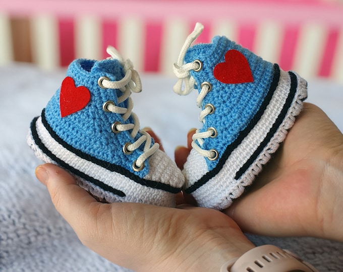 Custom Organic Crochet Newborn Booties, Baby's First Steps Sneakers, Non-Slip Infant Shoes, Baby Shower Boy Gift, Unisex Baby Converse-style