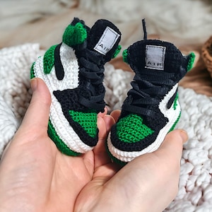 Green Basketball Jordan-Style Baby Sneakers, Gender-Neutral Newborn Gift, Crochet Baby Booties, Baby Shower Gift, Newborn Photo Props Outfit