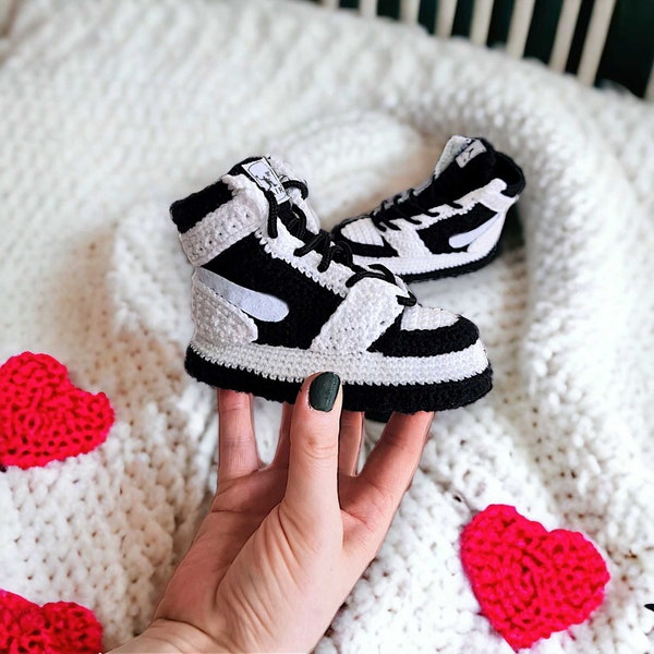 Baskets de basket-ball pour bébé en tricot personnalisé - Chaussures de bébé au crochet personnalisées