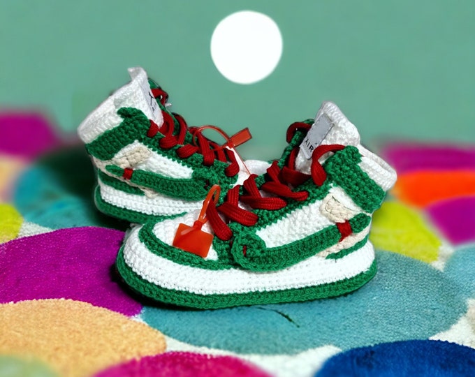 Crochet Baby Festive Christmas Green Booties Sneakers - Baby Shower Favors - Baby Birthday Outfit - Custom Baby Shoes - Newborn Photo Props