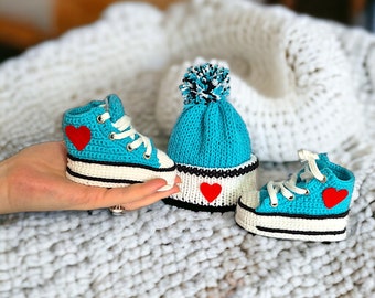 Ensemble de chaussons et bonnets en crochet turquoise pour bébé, logo en forme de cœur pour les baskets pour nouveau-né