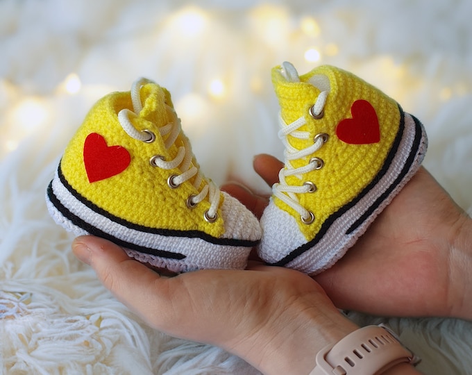 Crochet Baby Sneaker Booties, Custom Baby Converse Boots, Gender Neutral Newborn Gift, New Mom and Parents Gifts, Baby Announcement Gifts