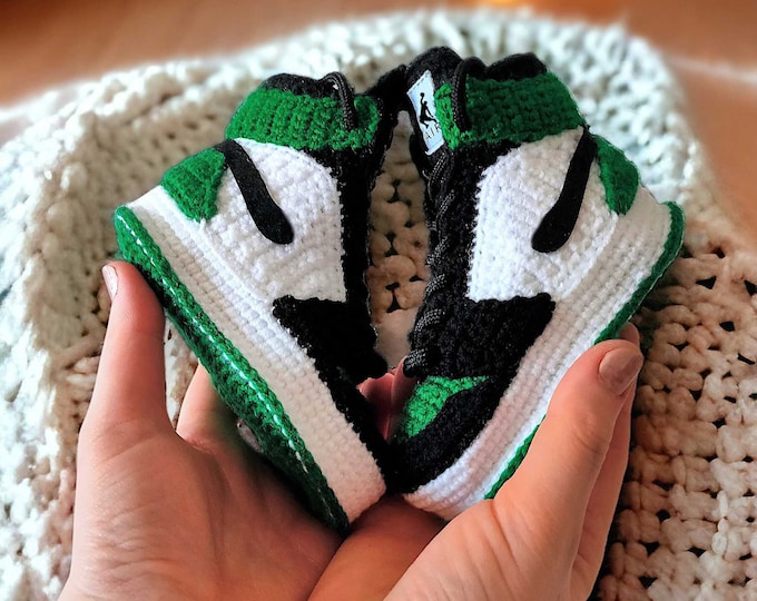 Cozy Crochet Baby Sneakers - Soft Yarn Baby Booties - Stylish Newborn Shoes - Comfortable Kids Sneaker - Custom Retro Toddler Chic Kicks