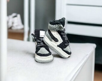 ベビージョーダンスタイルバスケットボールスニーカー、かぎ針編みの
