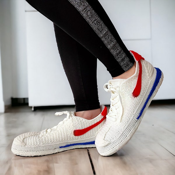 Baskets classiques rouges, blanches et bleues - chaussures de course rétro vintage - pantoufles sneaker au crochet